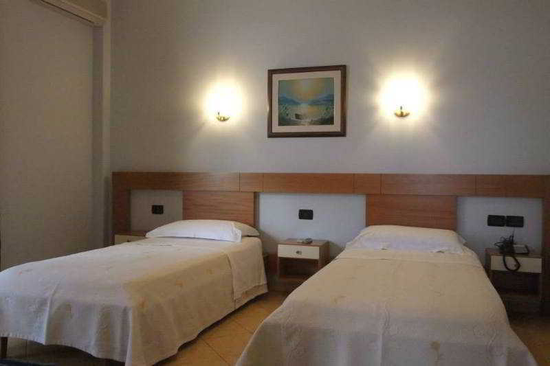 Paradise Beach Hotel Radhimë Екстериор снимка