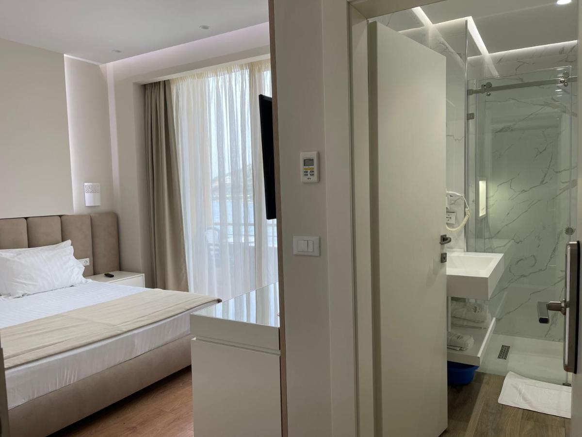 Paradise Beach Hotel Radhimë Екстериор снимка