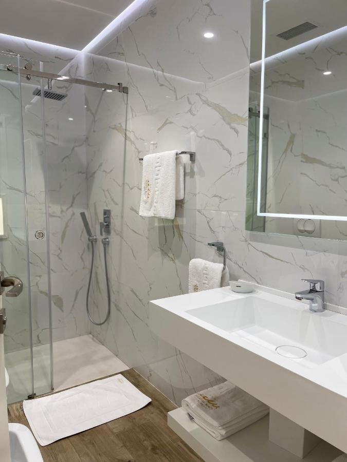 Paradise Beach Hotel Radhimë Екстериор снимка