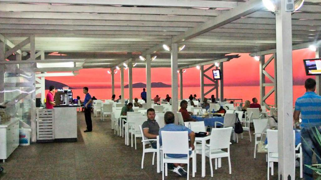 Paradise Beach Hotel Radhimë Екстериор снимка