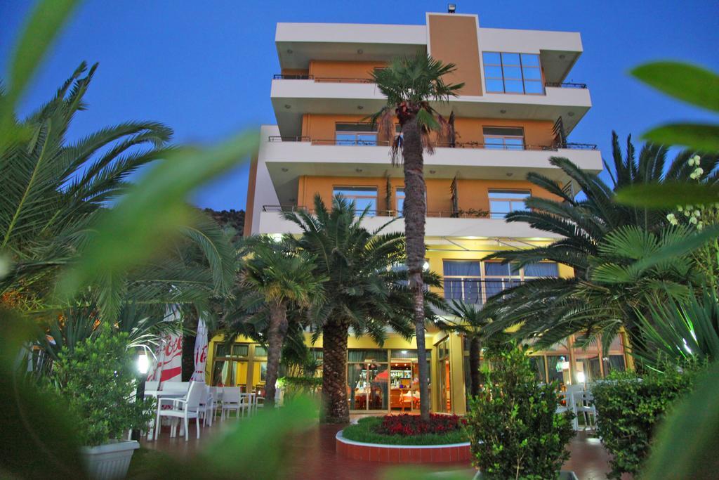 Paradise Beach Hotel Radhimë Екстериор снимка