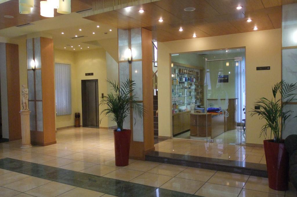 Paradise Beach Hotel Radhimë Екстериор снимка