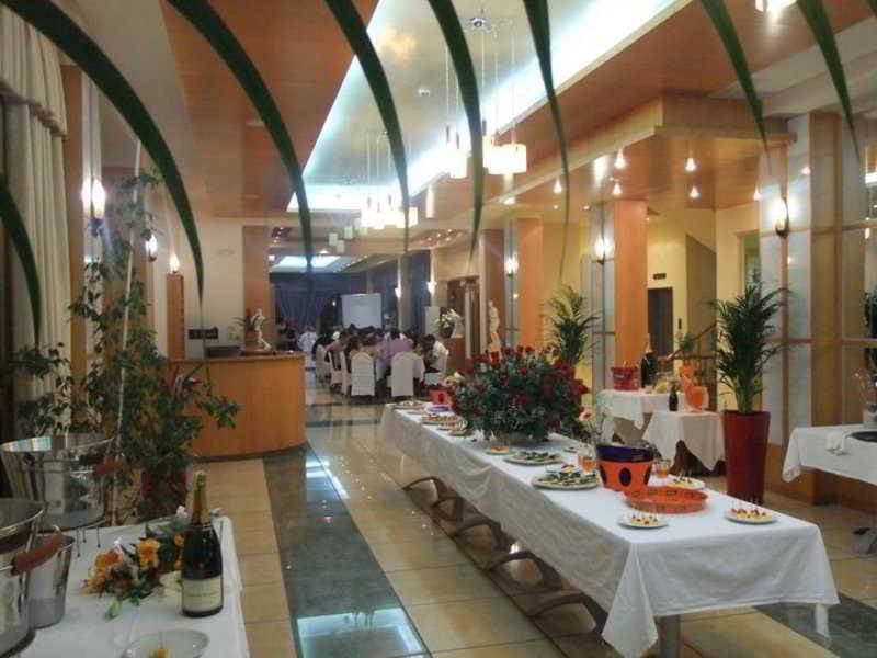 Paradise Beach Hotel Radhimë Ресторант снимка